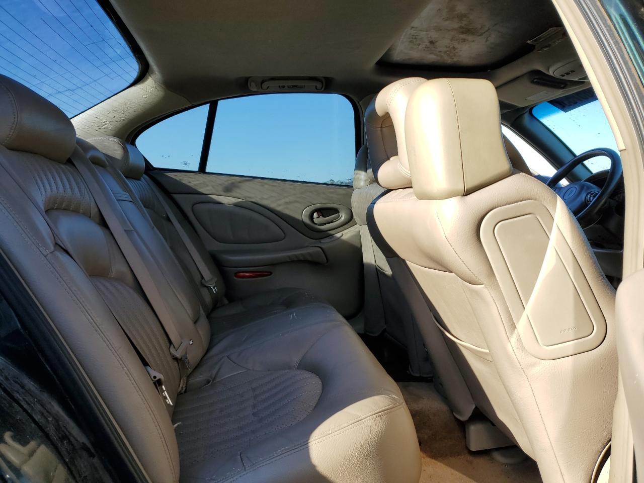 2002 Pontiac Bonneville - Image 10