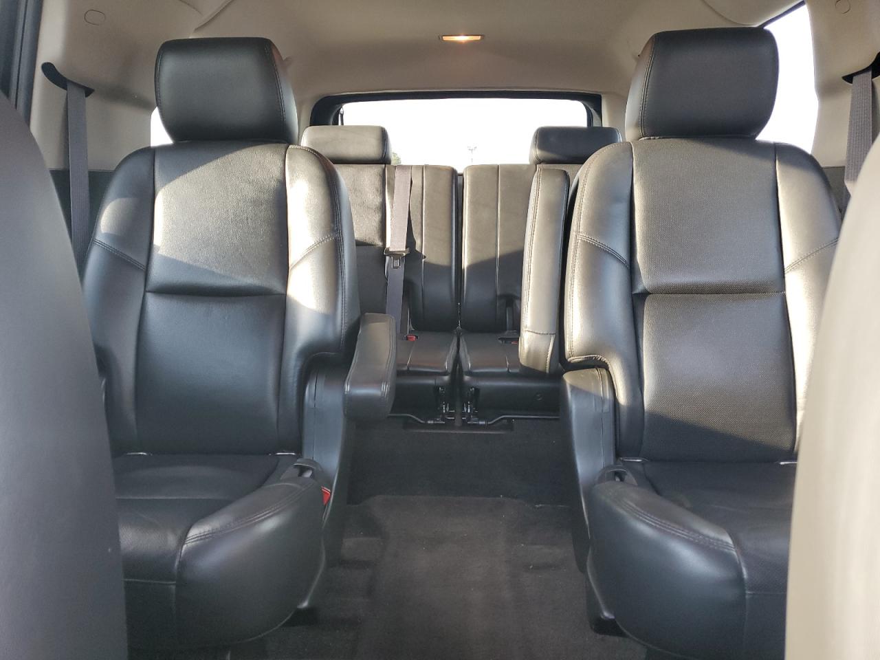 2011 Chevrolet Suburban - Image 10
