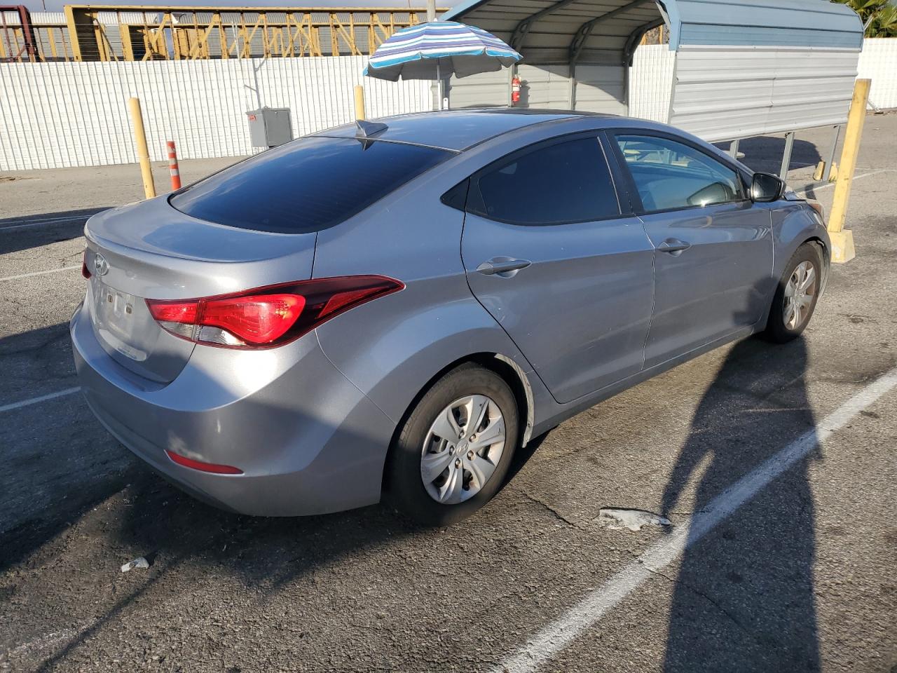 2016 Hyundai Elantra - Image 3