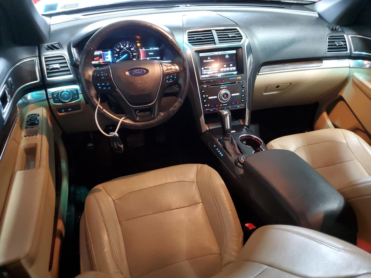2016 Ford Explorer - Image 8