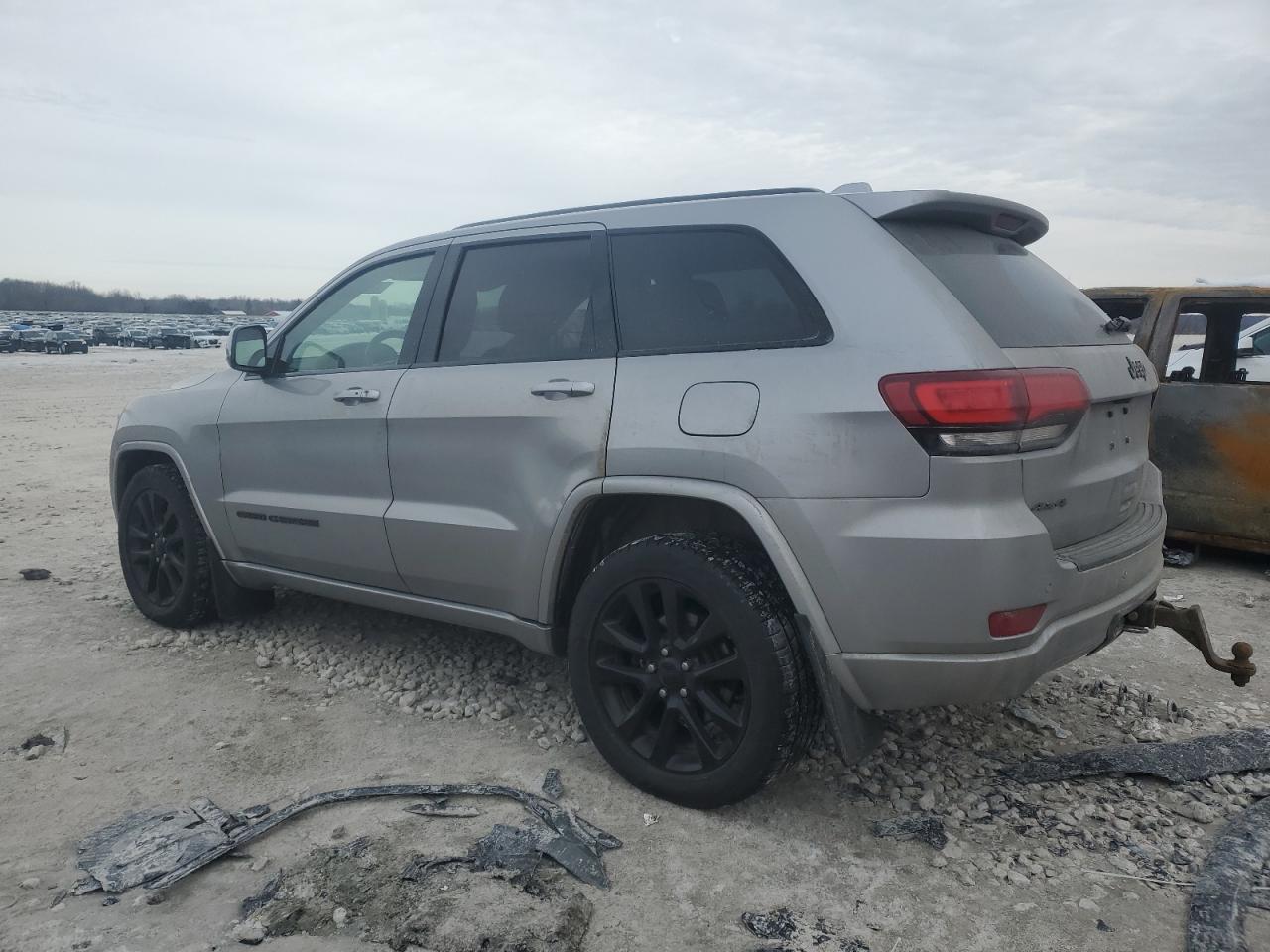 2017 Jeep Grand Cherokee - Image 2