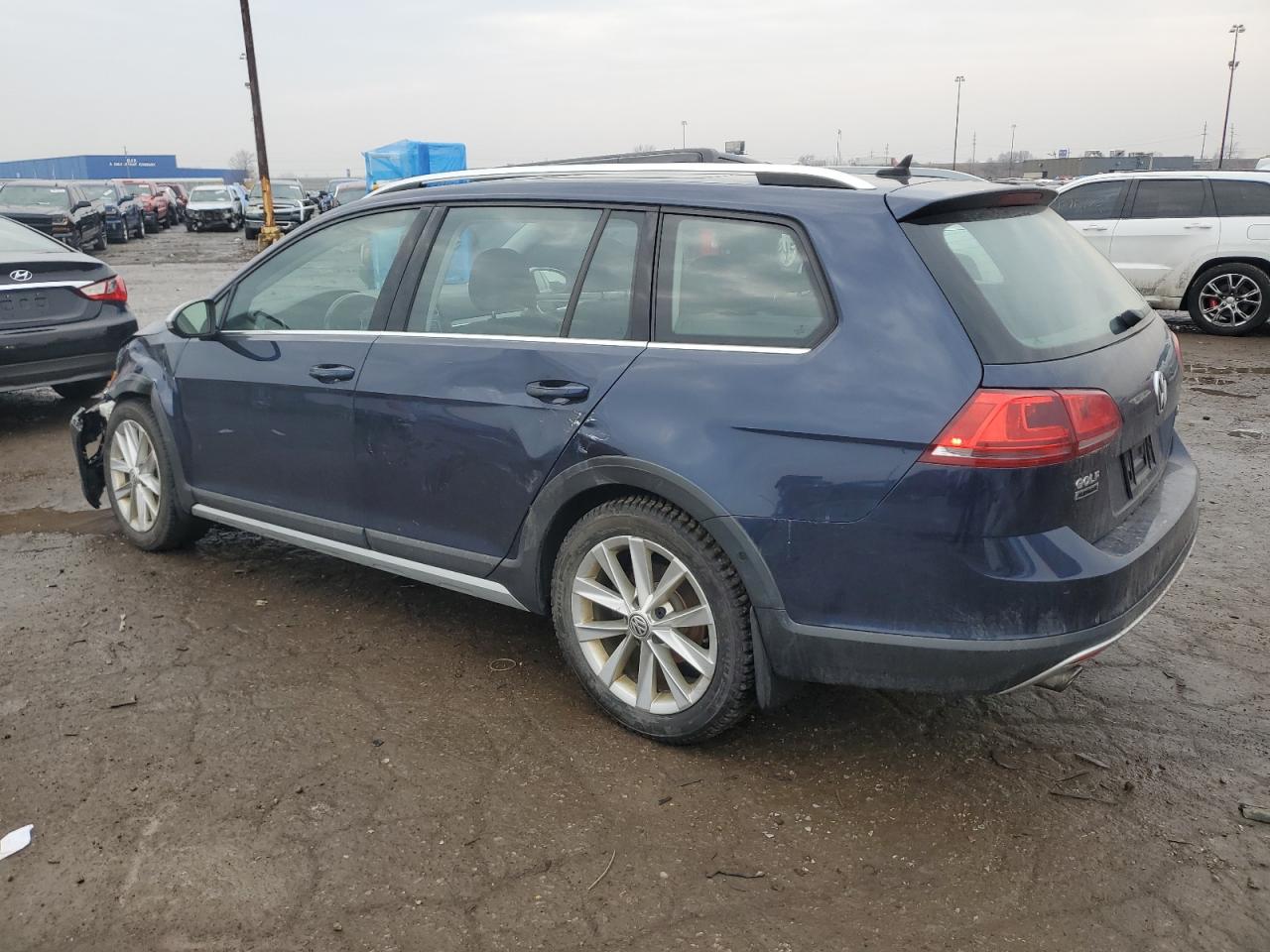 2017 Volkswagen Golf - Image 2
