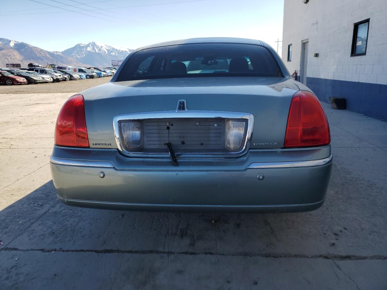 2005 Lincoln Town Car - Image 6