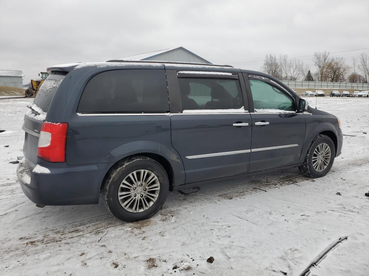 2014 Chrysler Town & Country - Image 3