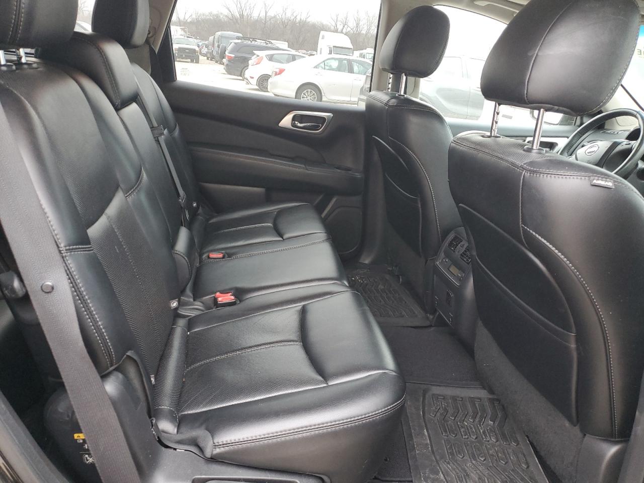 2015 Nissan Pathfinder - Image 11