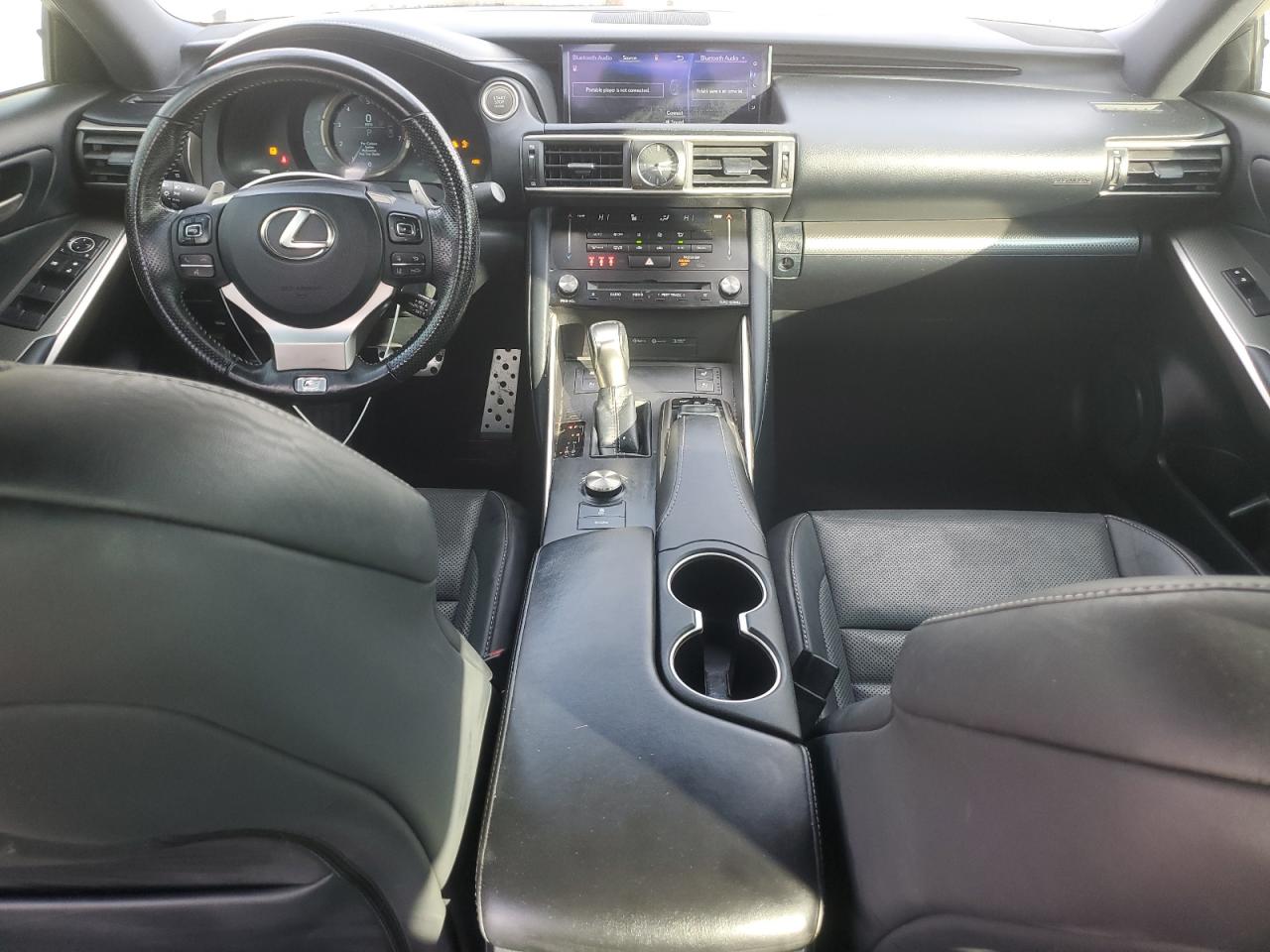 2017 Lexus IS - Image 8