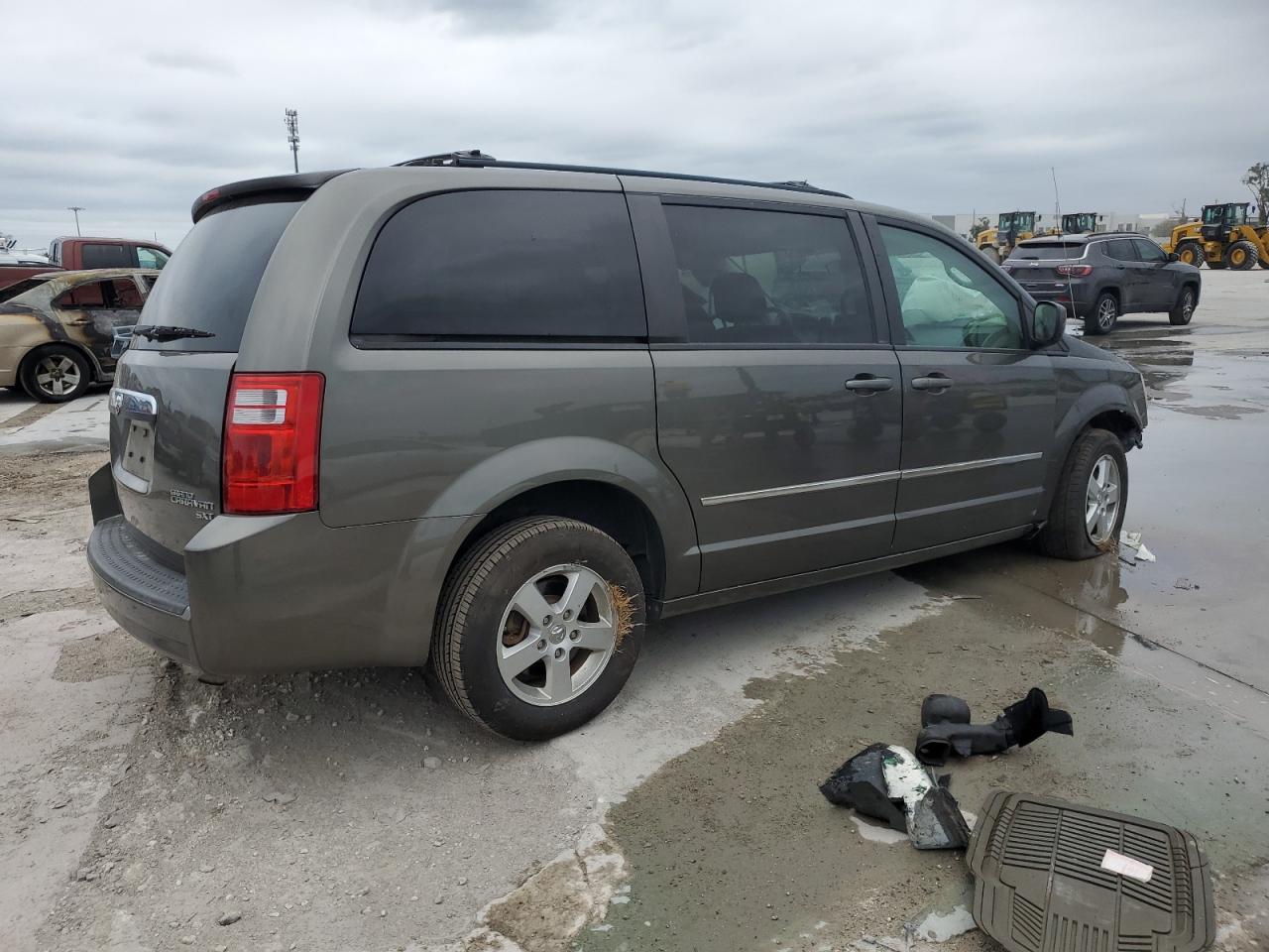 2010 Dodge Caravan - Image 3