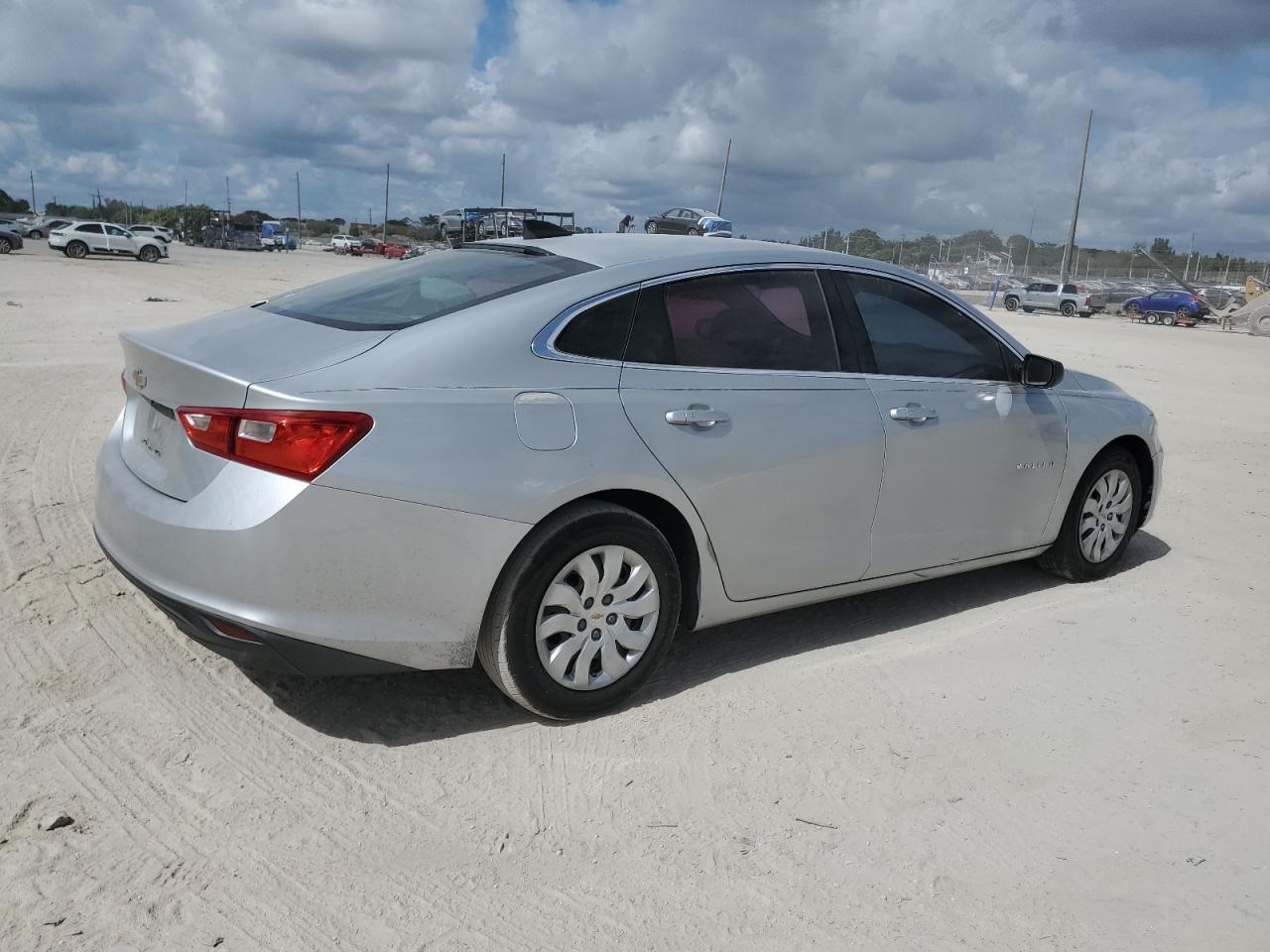 2016 Chevrolet Malibu - Image 3
