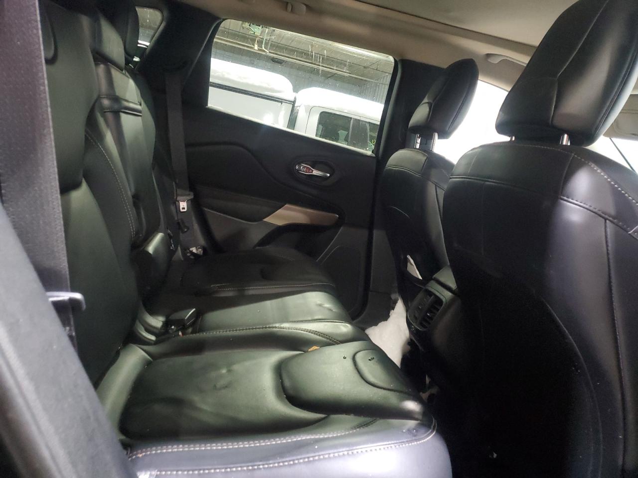 2017 Jeep Grand Cherokee - Image 11