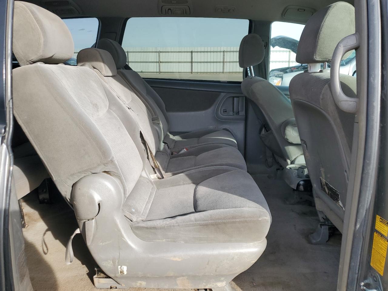 2005 Toyota Sienna - Image 11