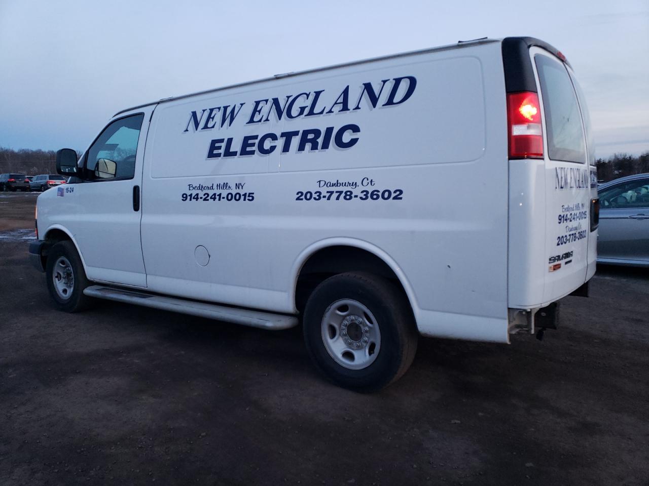 2015 GMC Savana - Image 2