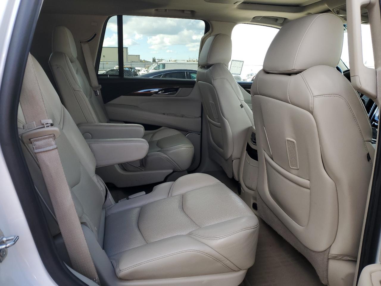2020 Cadillac Escalade - Image 11