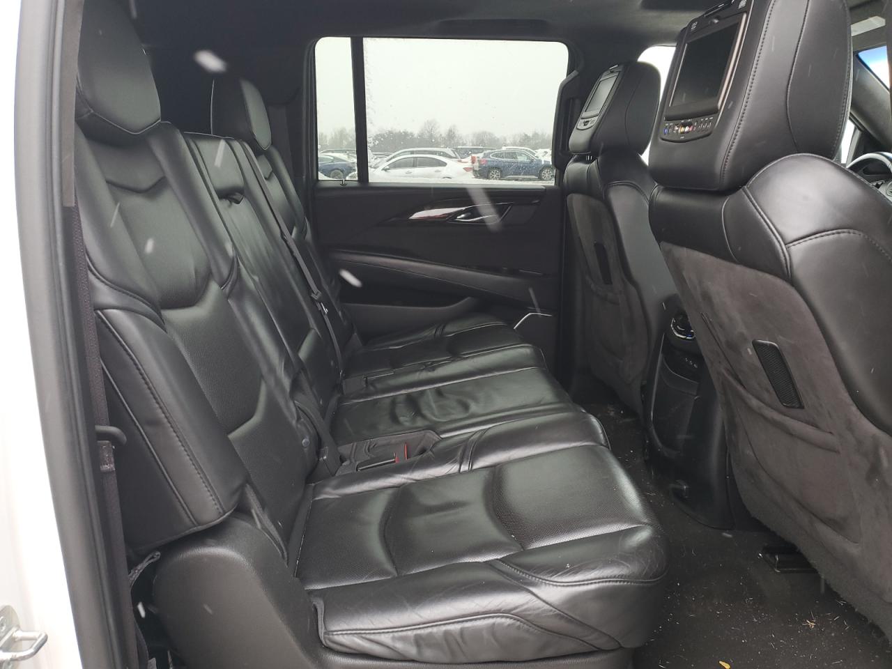 2017 Cadillac Escalade - Image 10