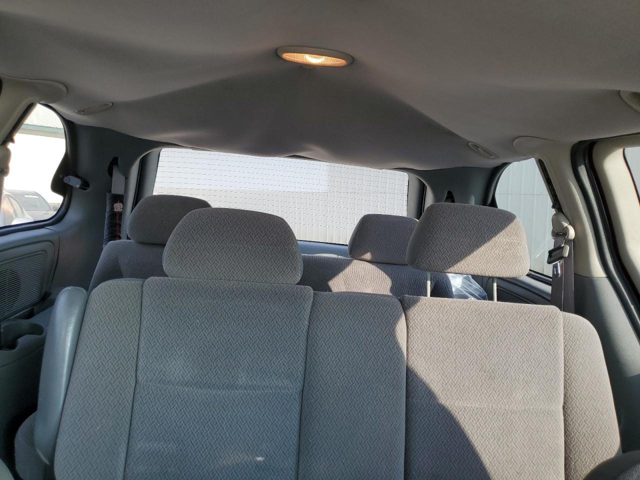 2006 Chrysler Town & Country - Image 10