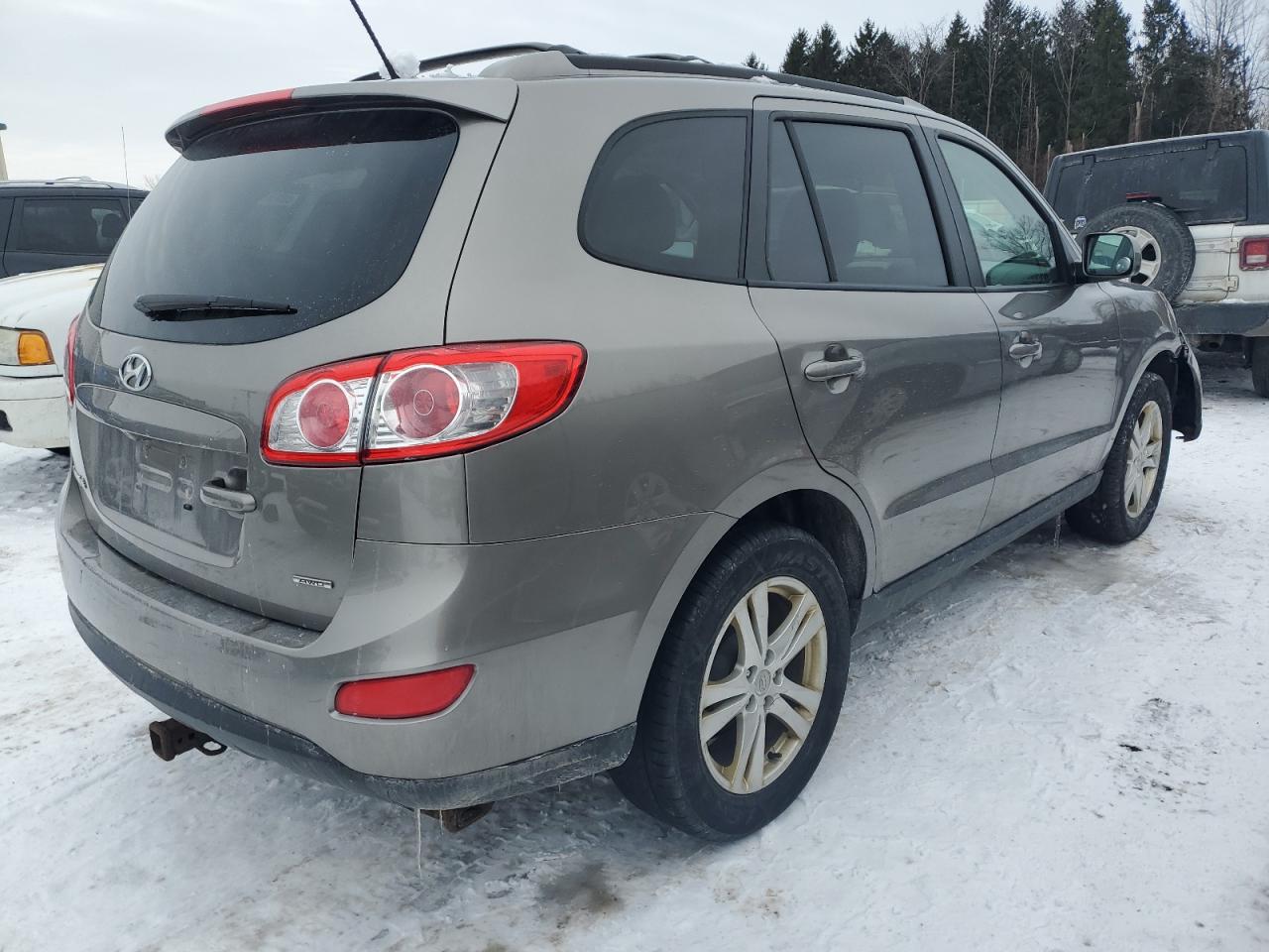 2012 Hyundai Santa Fe - Image 3
