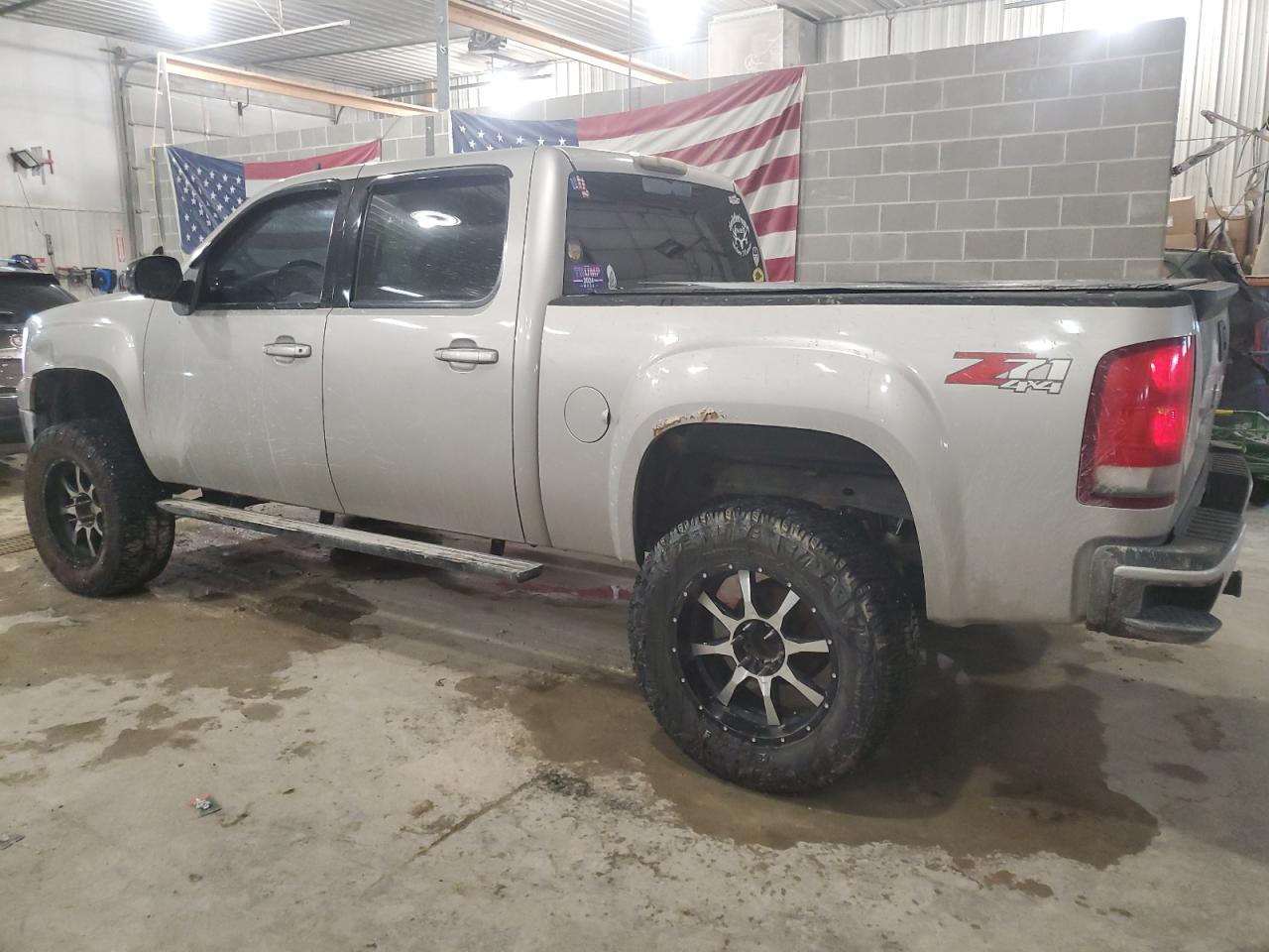2008 GMC Sierra - Image 2