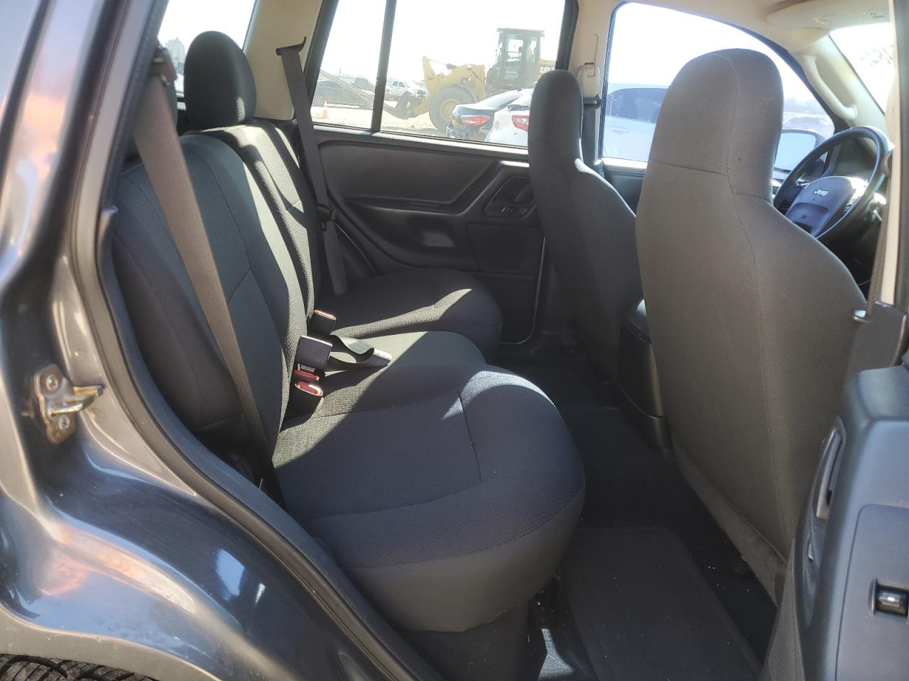 2004 Jeep Grand Cherokee - Image 11