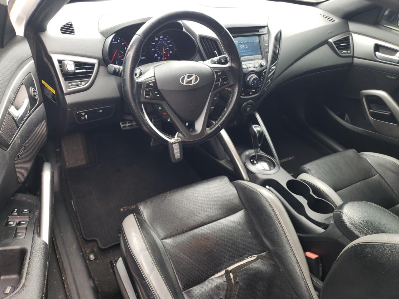 2016 Hyundai Veloster - Image 8