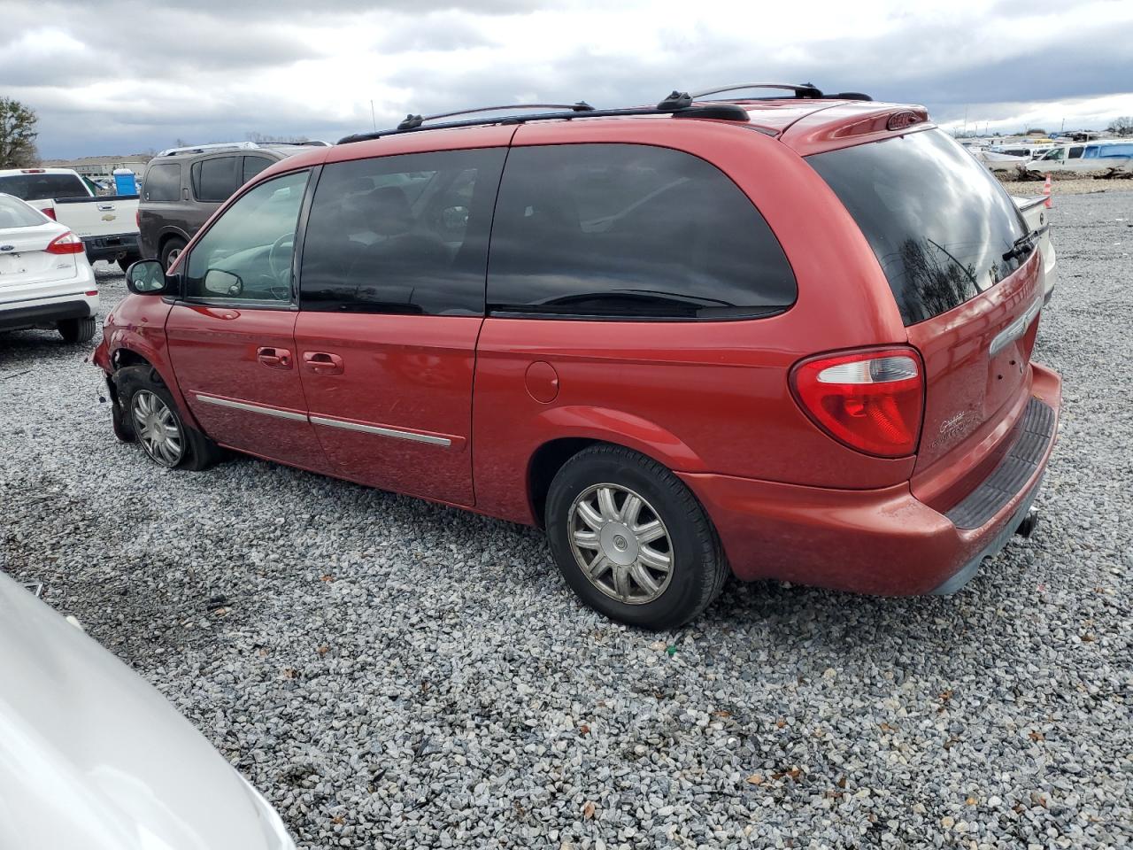 2005 Chrysler Town & Country - Image 2
