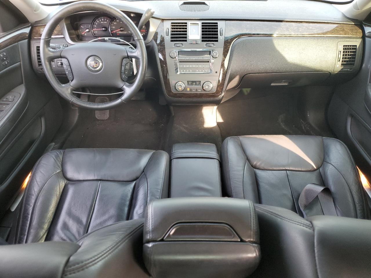 2010 Cadillac DTS - Image 8
