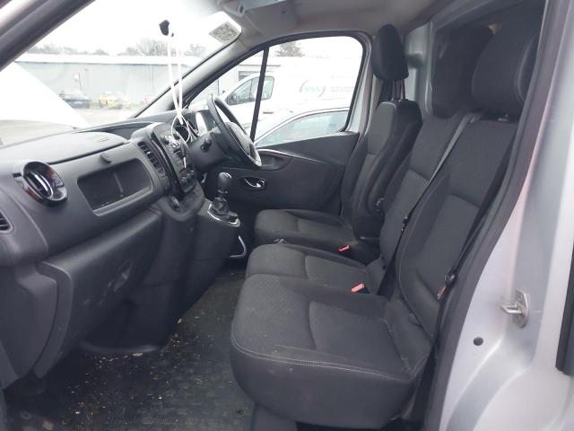 2016 VAUXHALL VIVARO 270