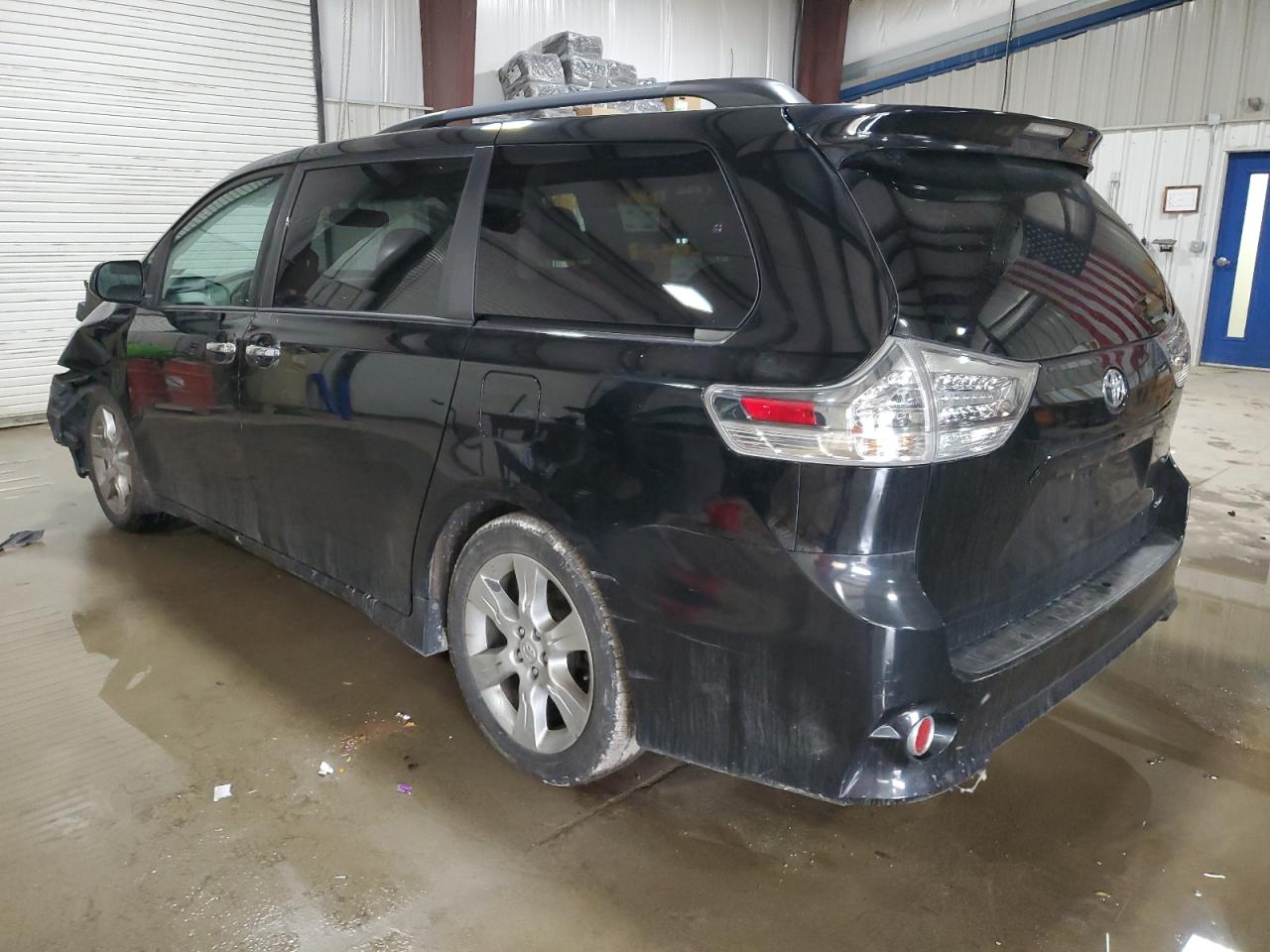 2013 Toyota Sienna - Image 2