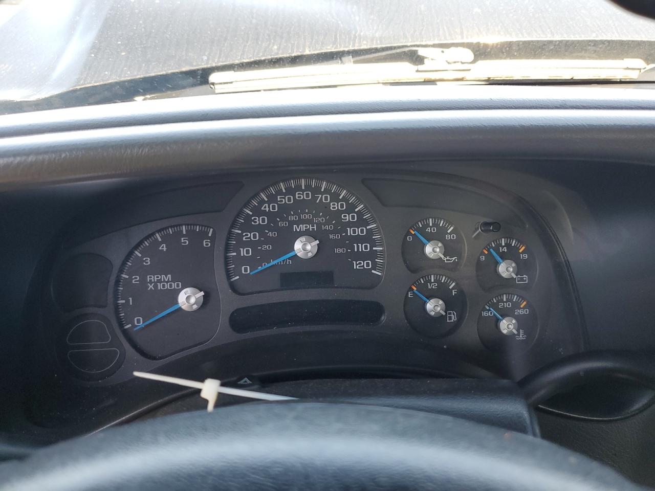 2004 Chevrolet Silverado - Image 9