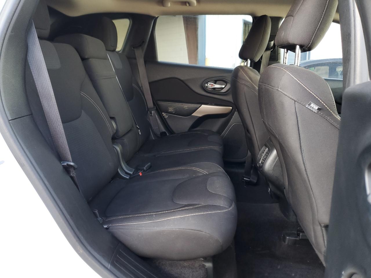 2017 Jeep Grand Cherokee - Image 11