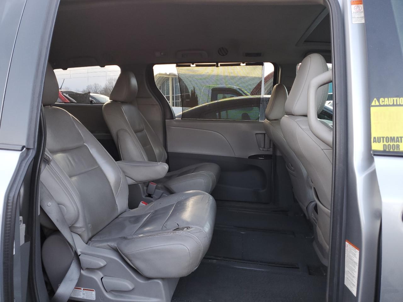 2015 Toyota Sienna - Image 11