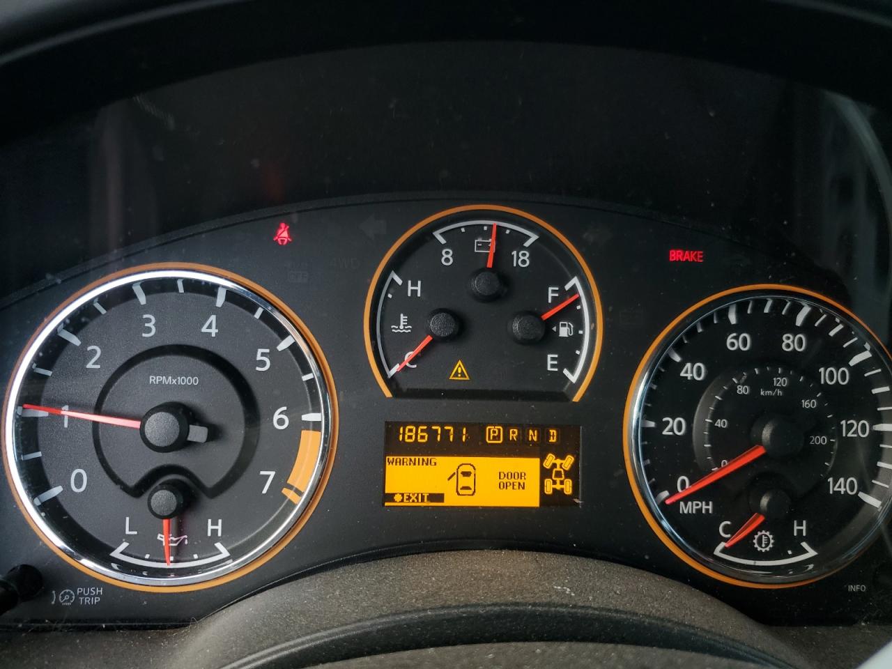 2010 Nissan Armada - Image 9