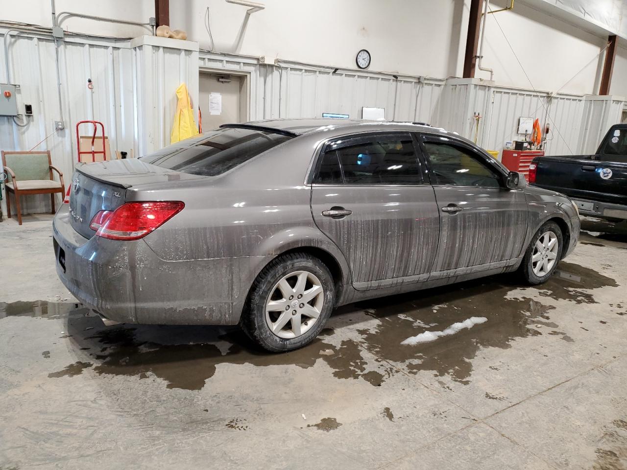 2006 Toyota Avalon - Image 3