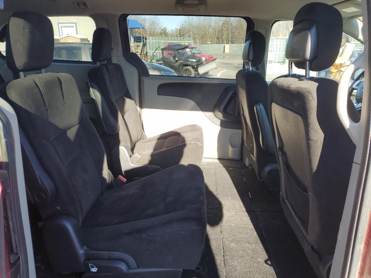 2015 Dodge Caravan - Image 11