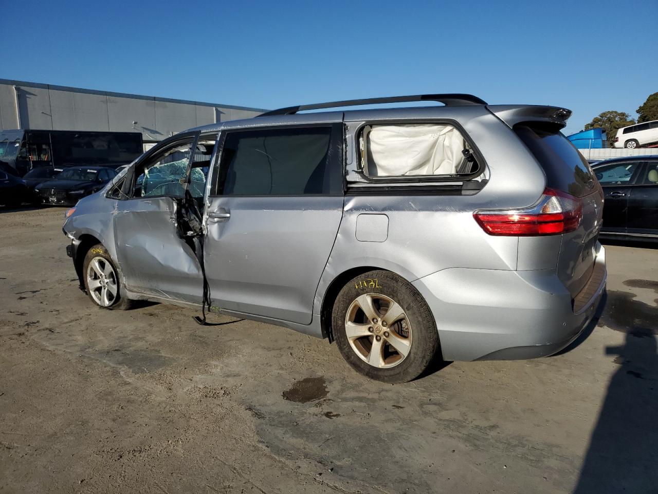 2015 Toyota Sienna - Image 2
