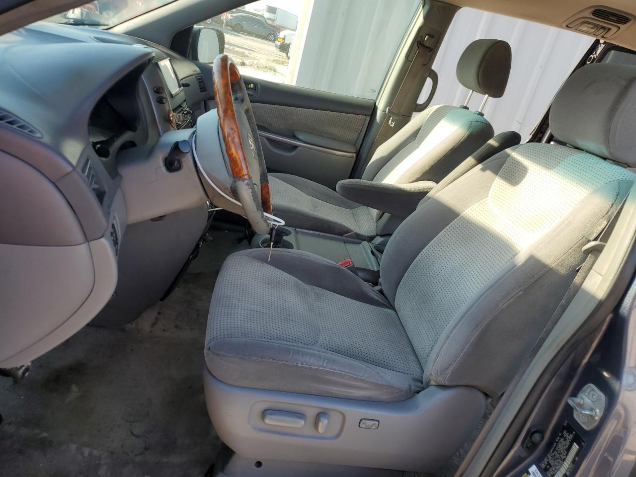 2008 Toyota Sienna - Image 7