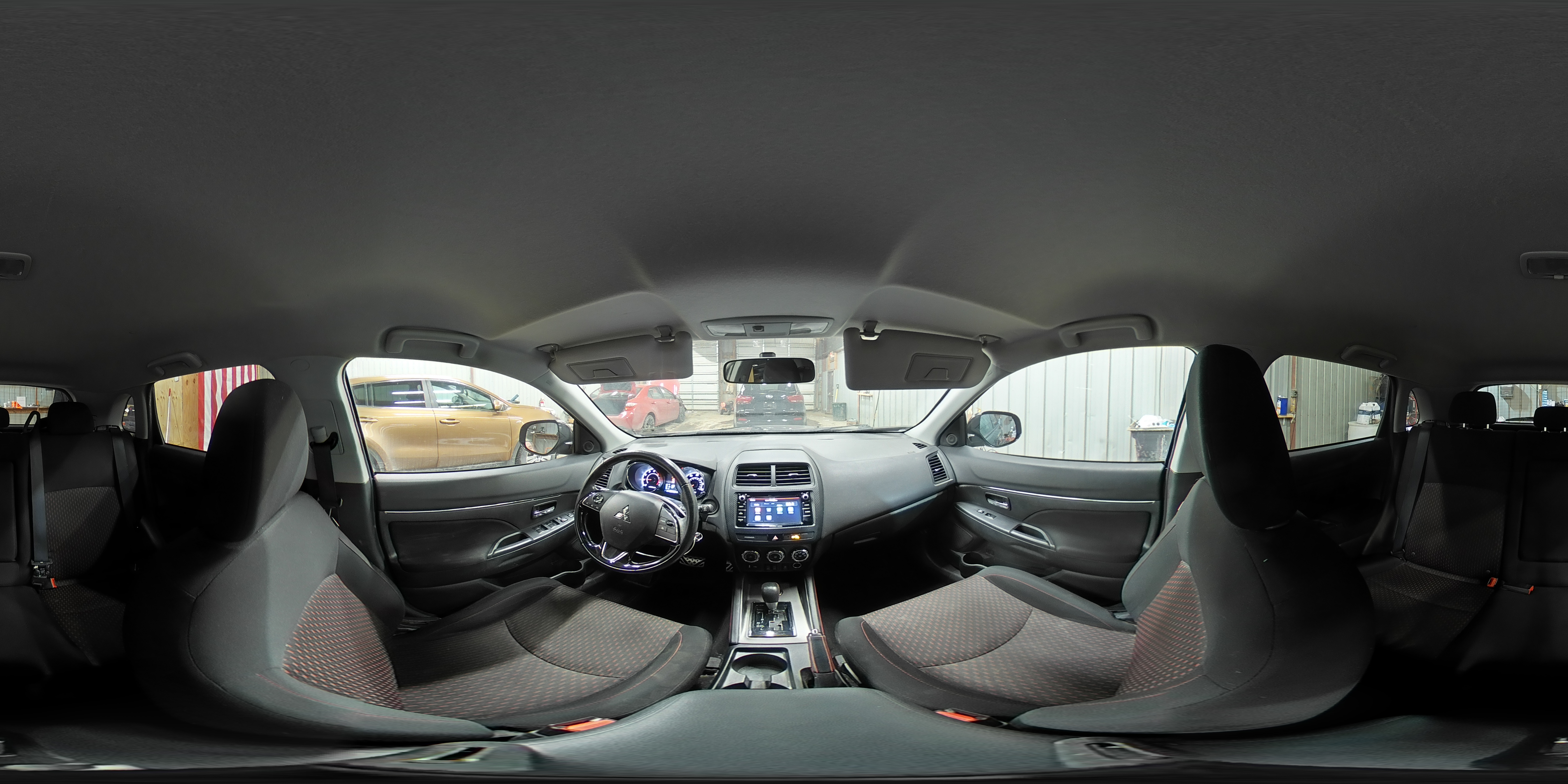 2018 Mitsubishi Outlander - Image 14