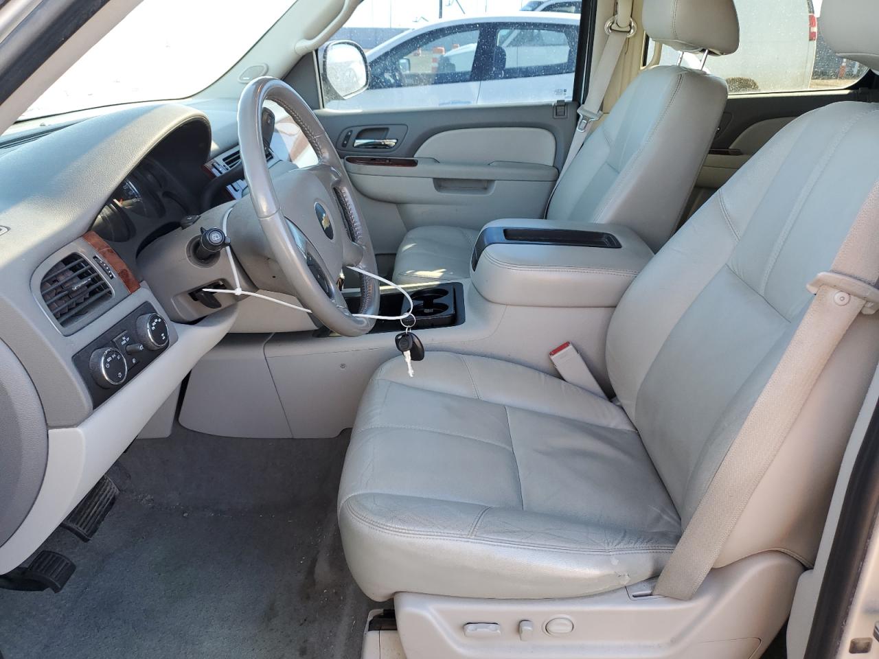 2011 Chevrolet Suburban - Image 7