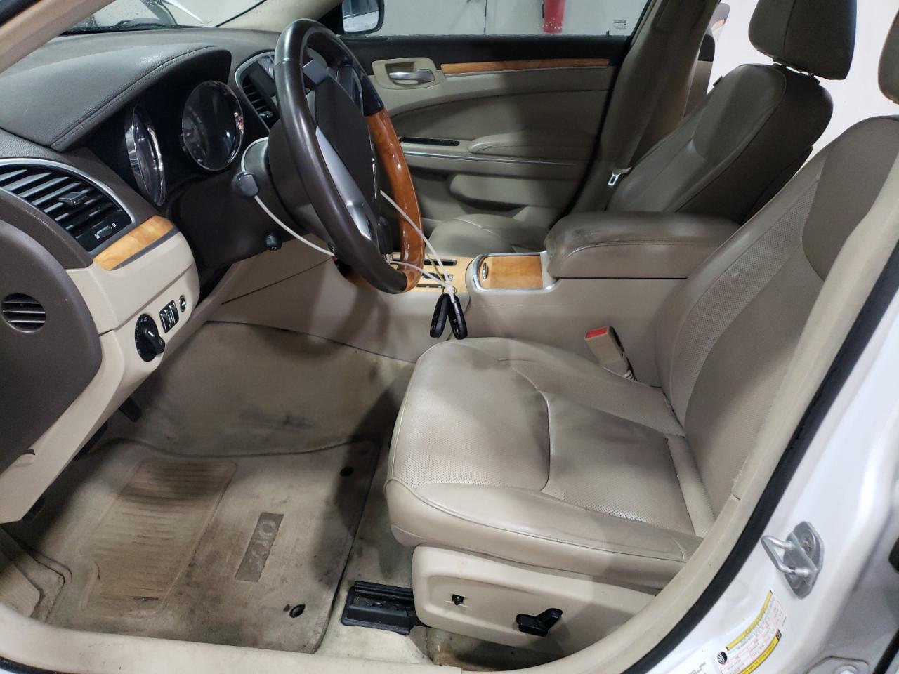 2012 Chrysler 300 - Image 7
