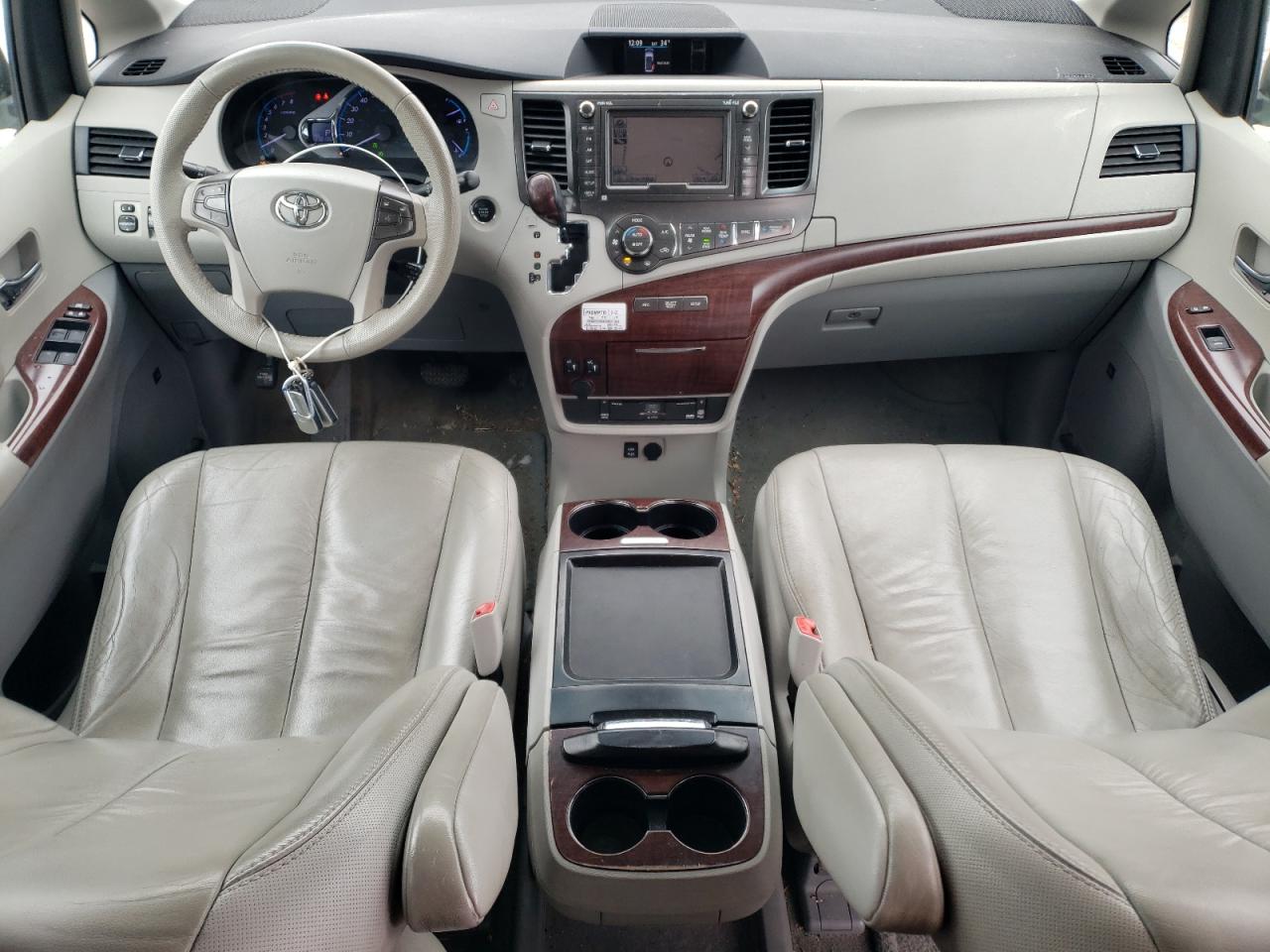 2011 Toyota Sienna - Image 8