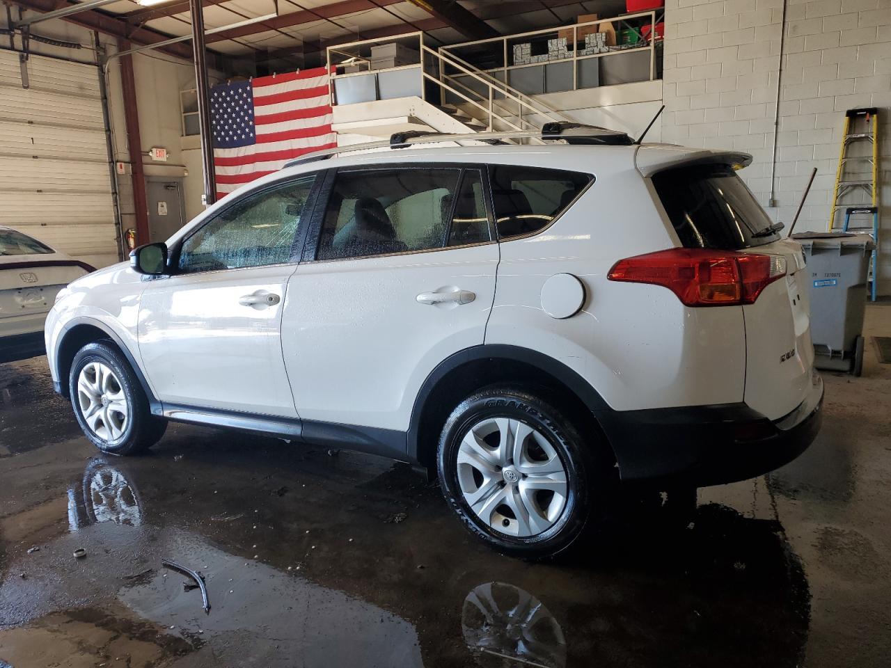 2015 Toyota RAV 4 - Image 2