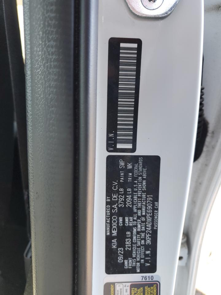 2023 Kia Forte - Image 13