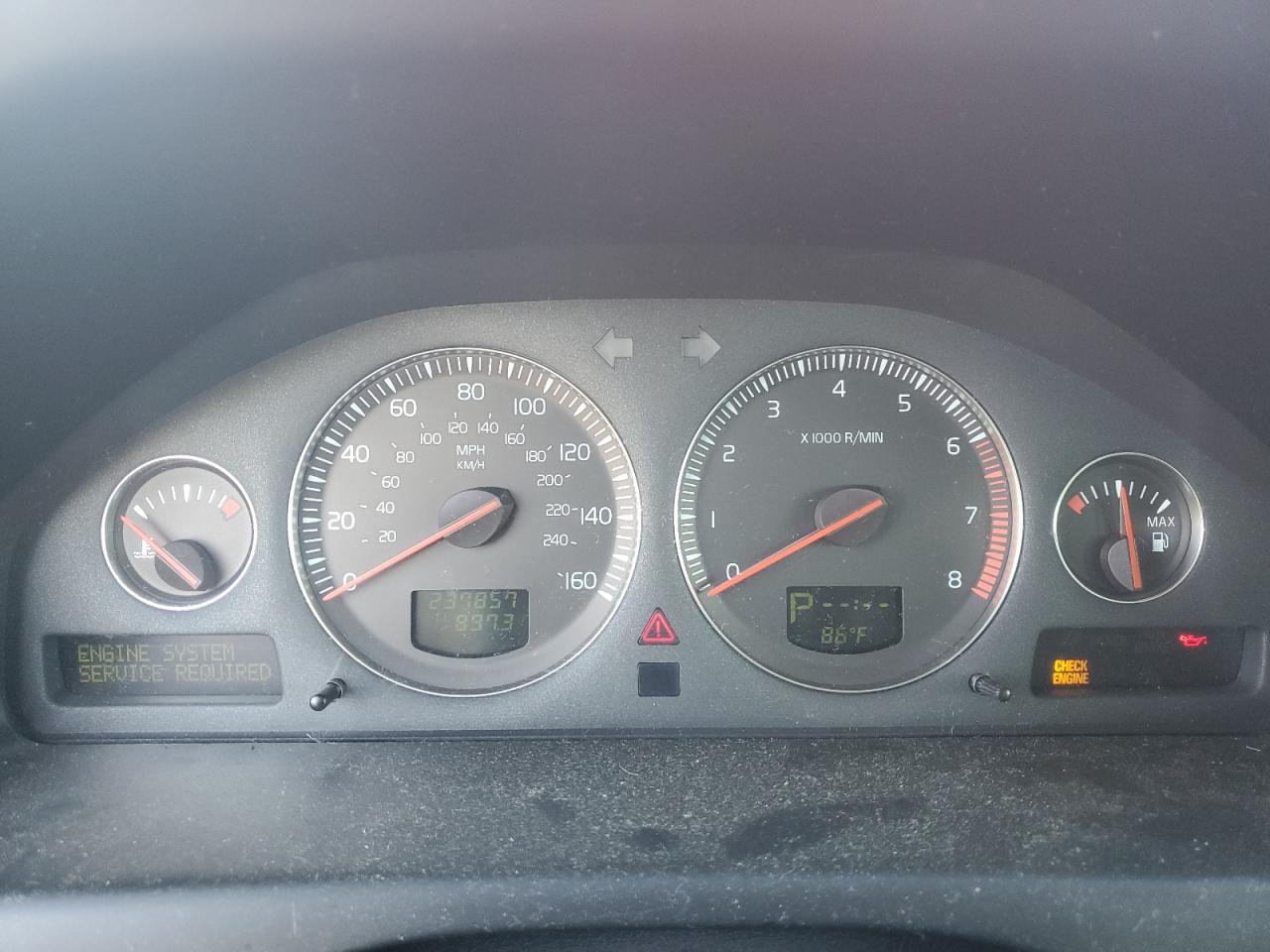 2004 Volvo XC70 - Image 9