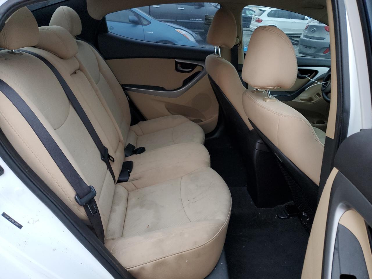 2013 Hyundai Elantra - Image 10