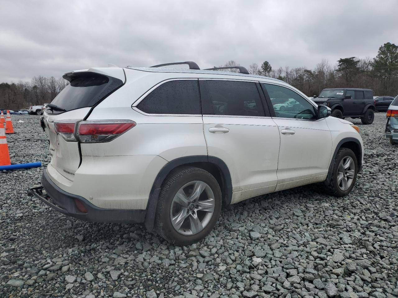 2016 Toyota Highlander - Image 3