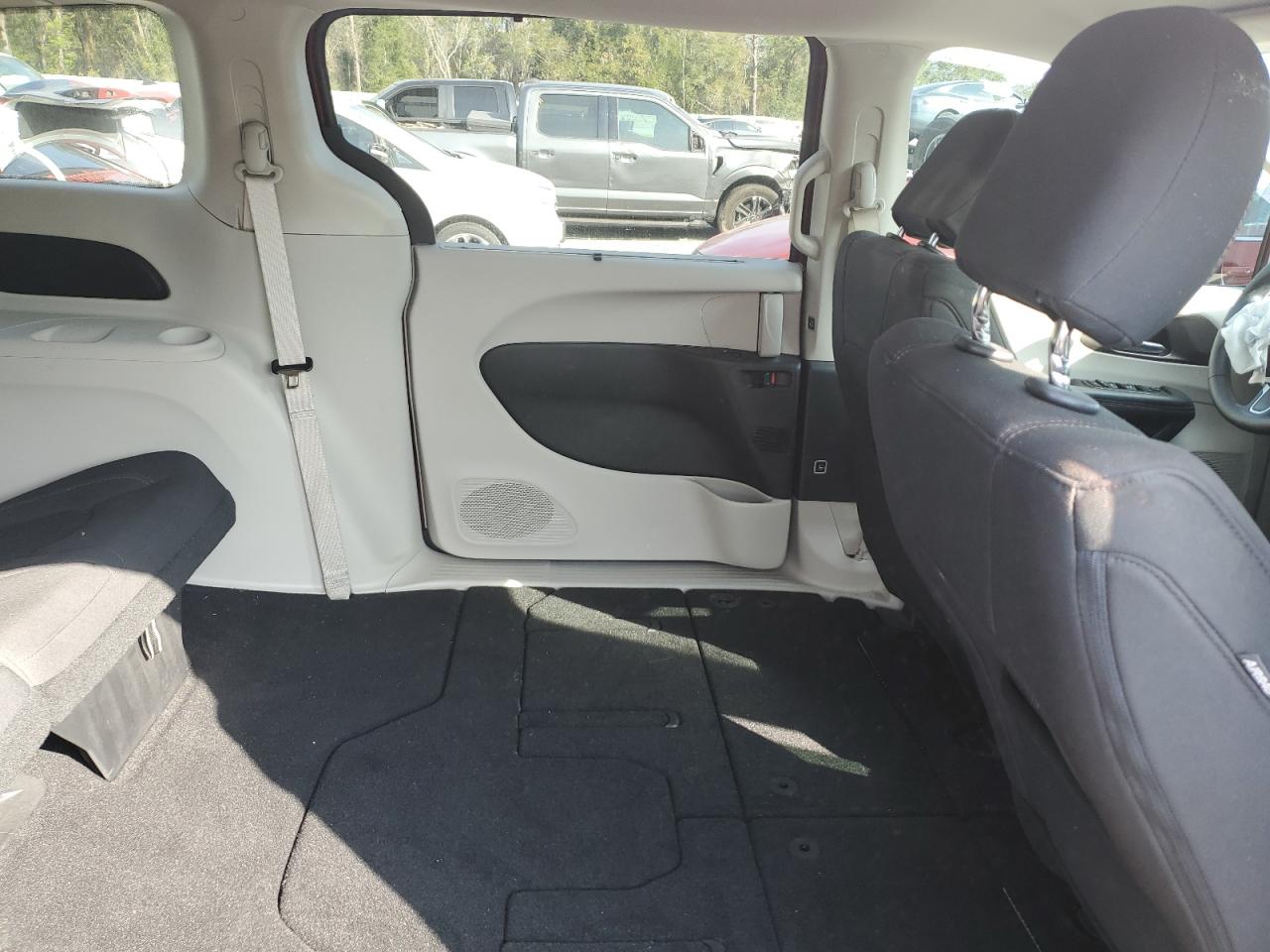 2019 Chrysler Pacifica - Image 11