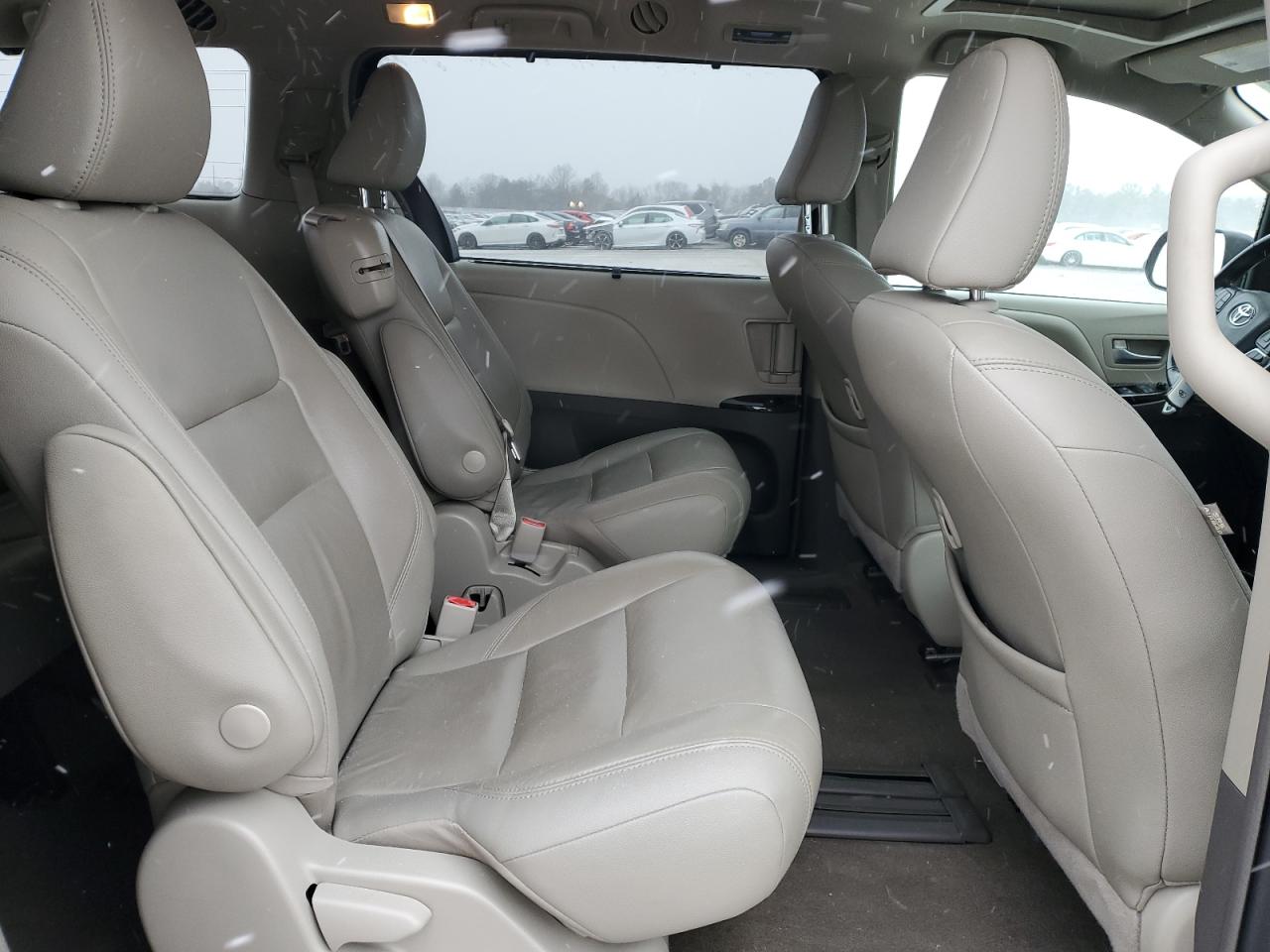 2018 Toyota Sienna - Image 11