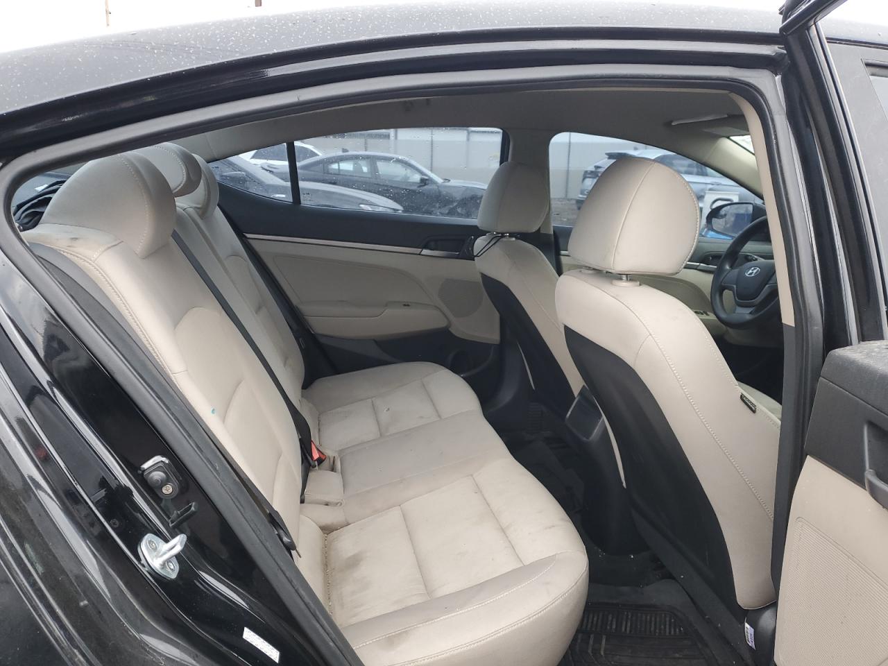 2017 Hyundai Elantra - Image 10