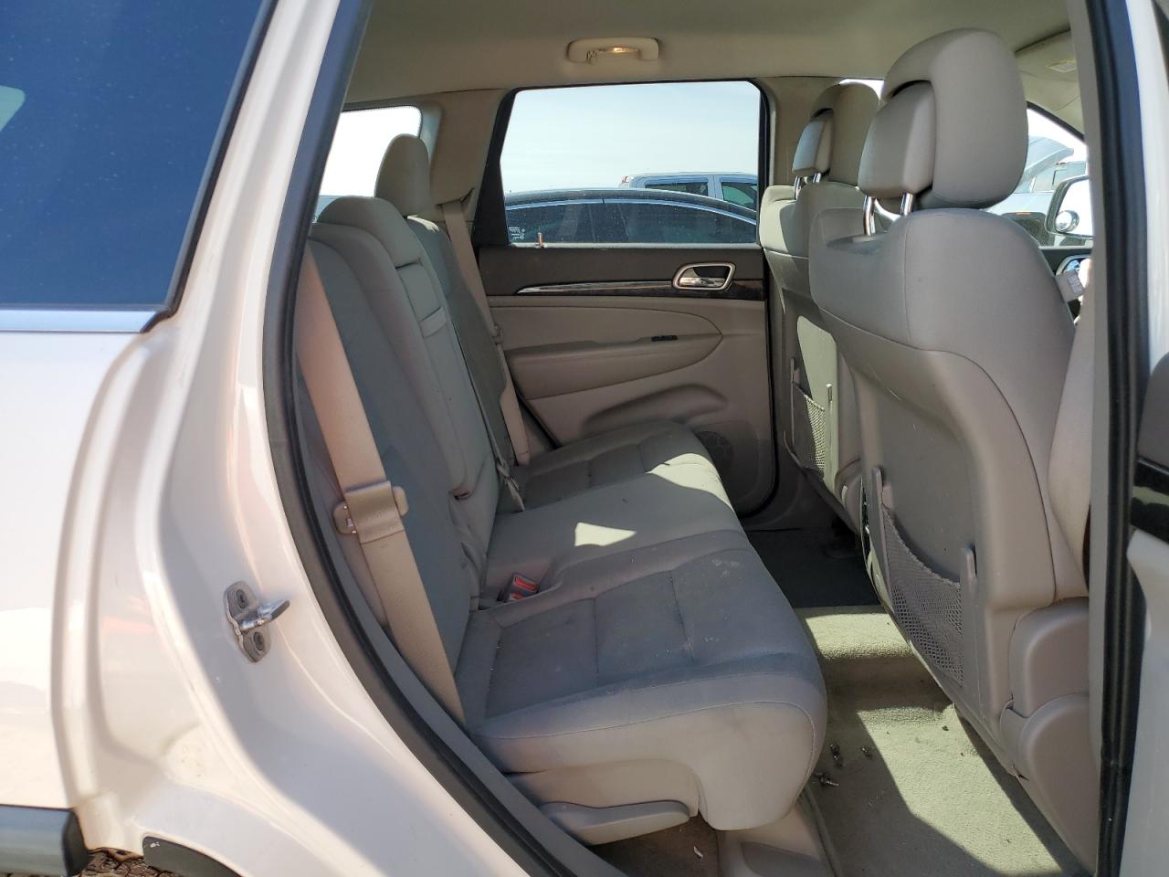 2011 Jeep Grand Cherokee - Image 11