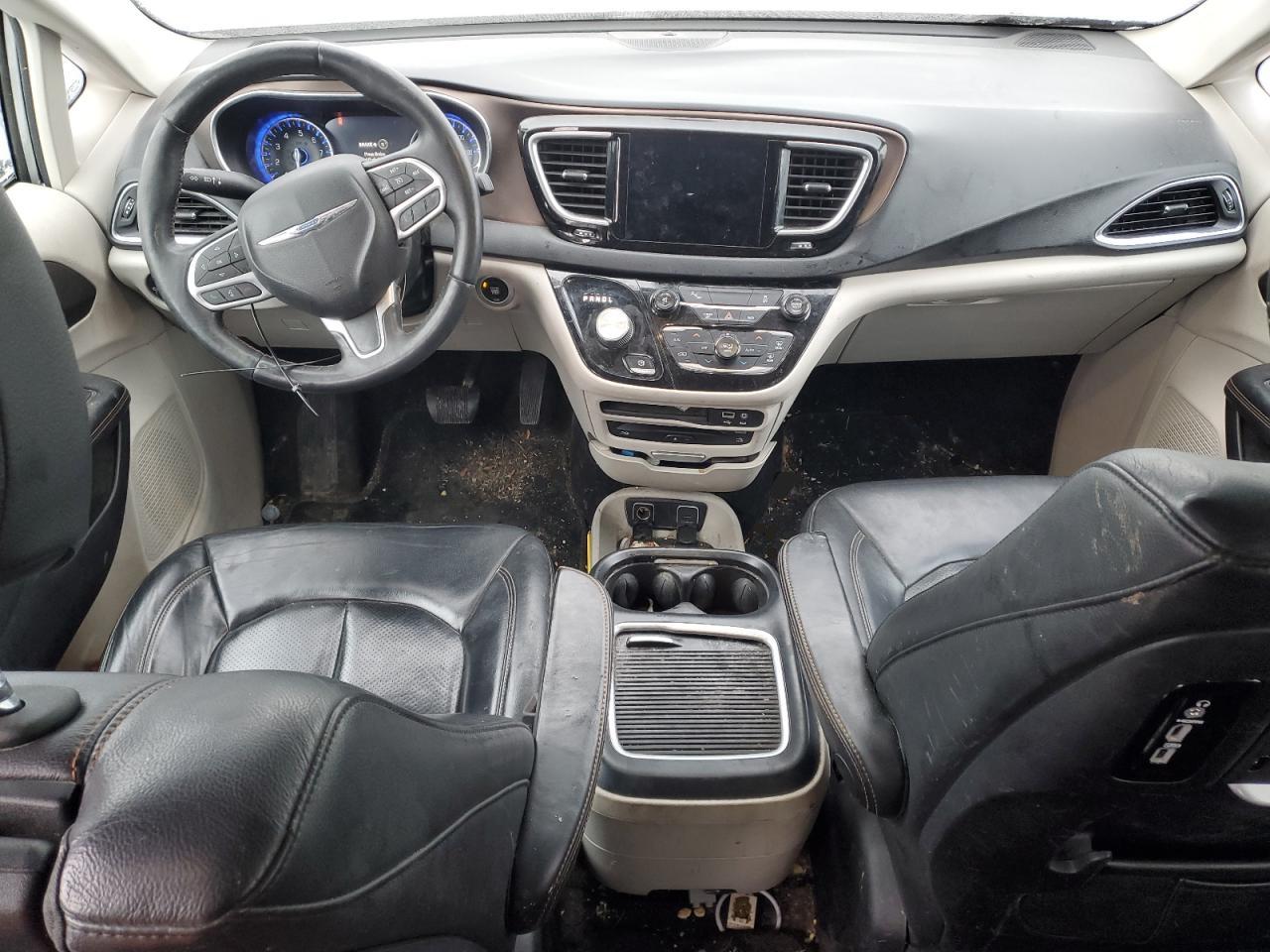 2017 Chrysler Pacifica - Image 8