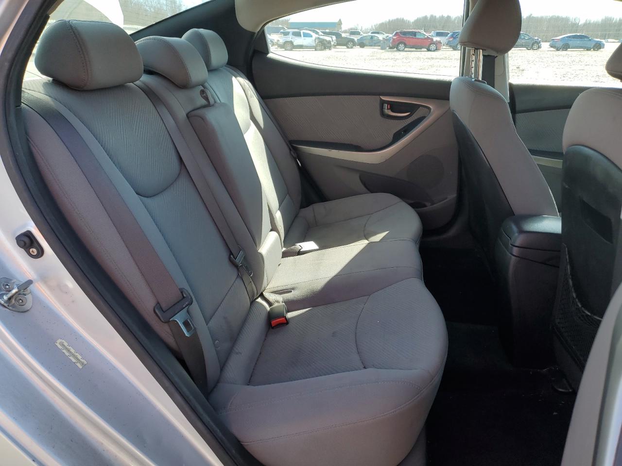 2013 Hyundai Elantra - Image 11