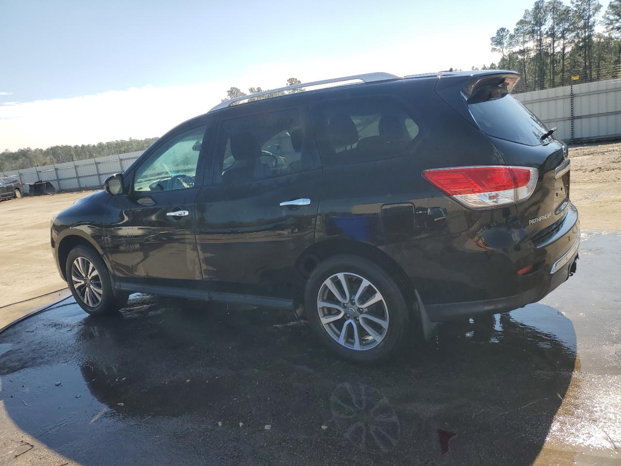 2013 Nissan Pathfinder - Image 2